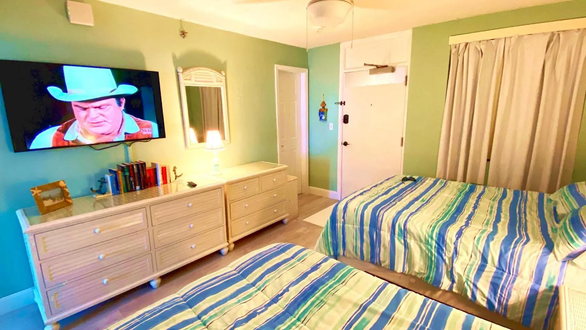 Harbour Beach Resort 811 Daytona Beach